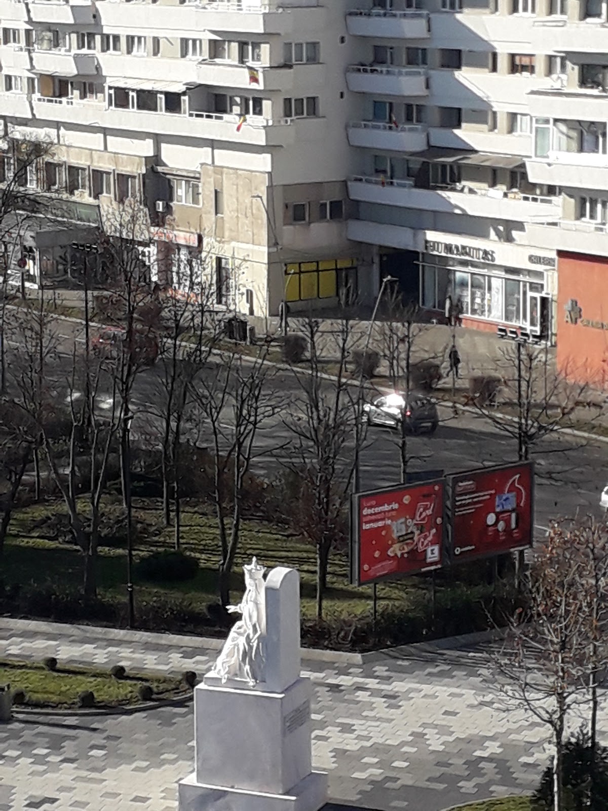 Statua della Regina Maria - foto 2