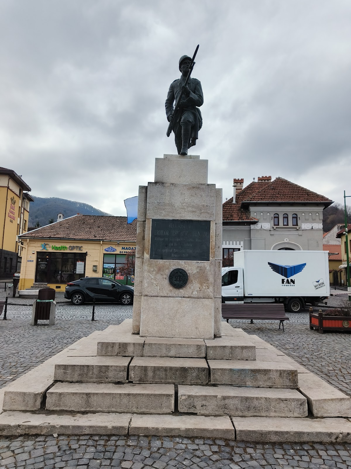 Ismeretlen Katona Szobra