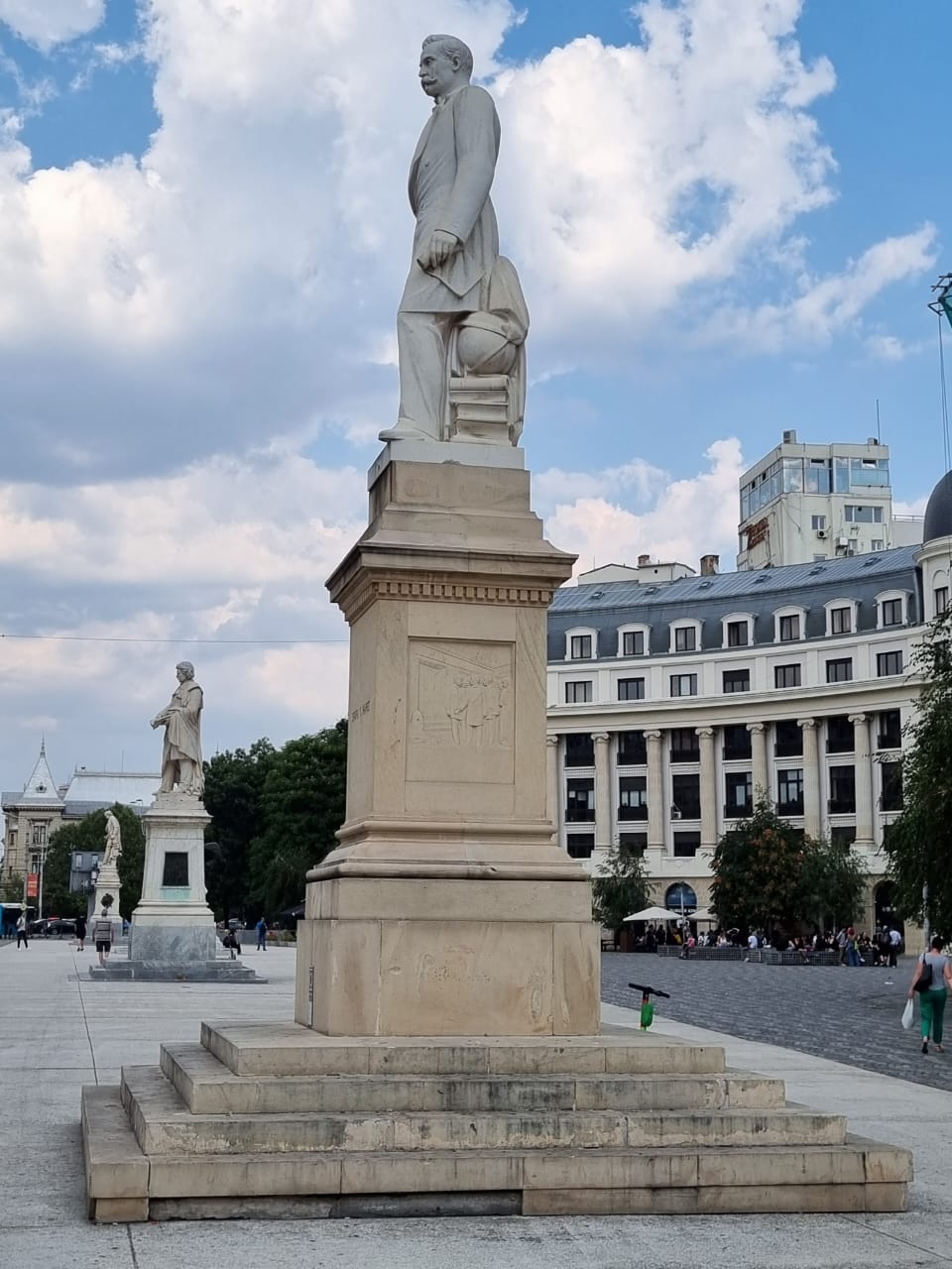 Statuia Spiru Haret - foto 2