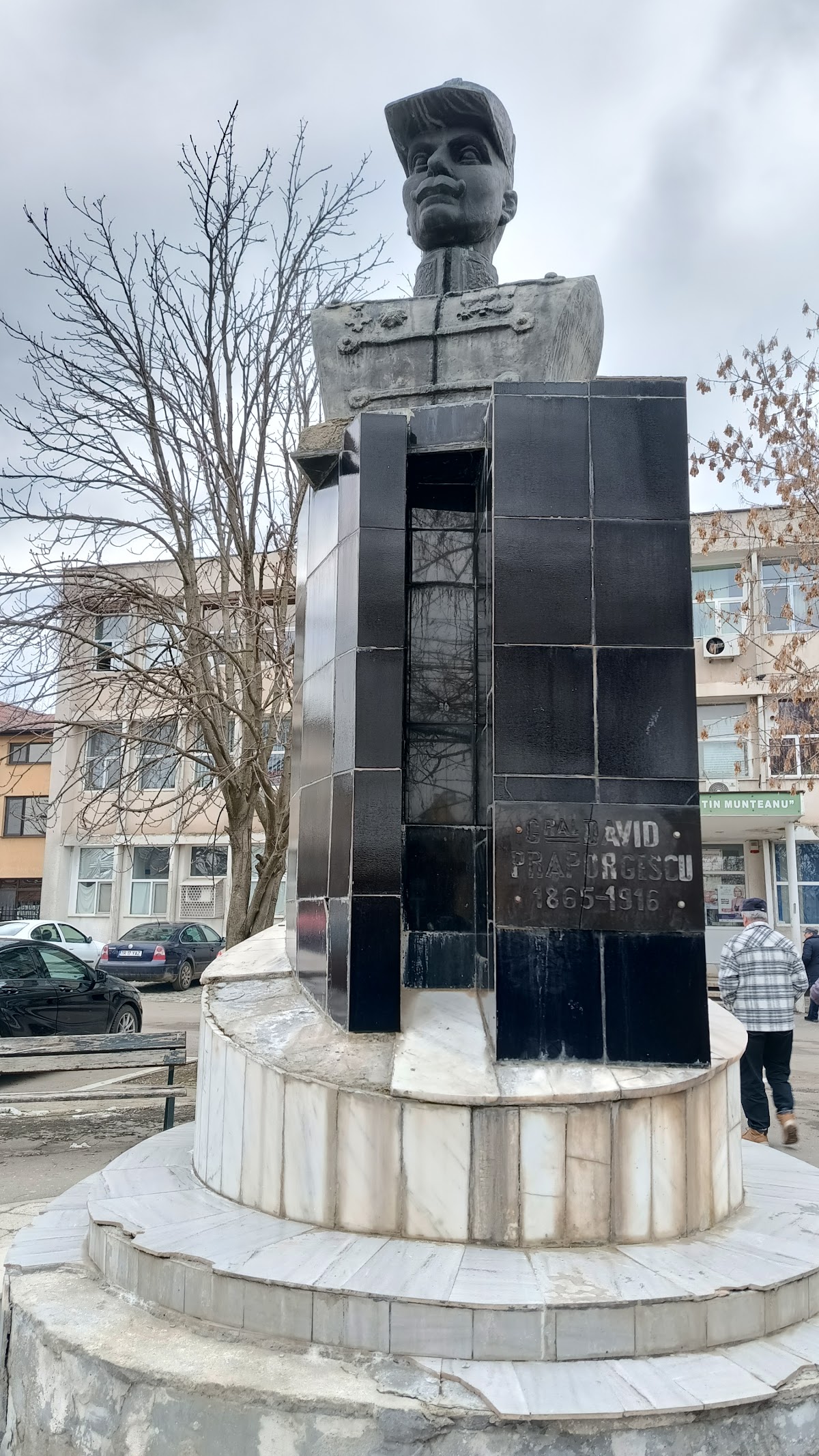 Statue du Général David Praporgescu - foto 2