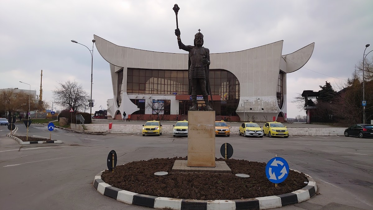 Statua di Mircea il Vecchio - foto 2