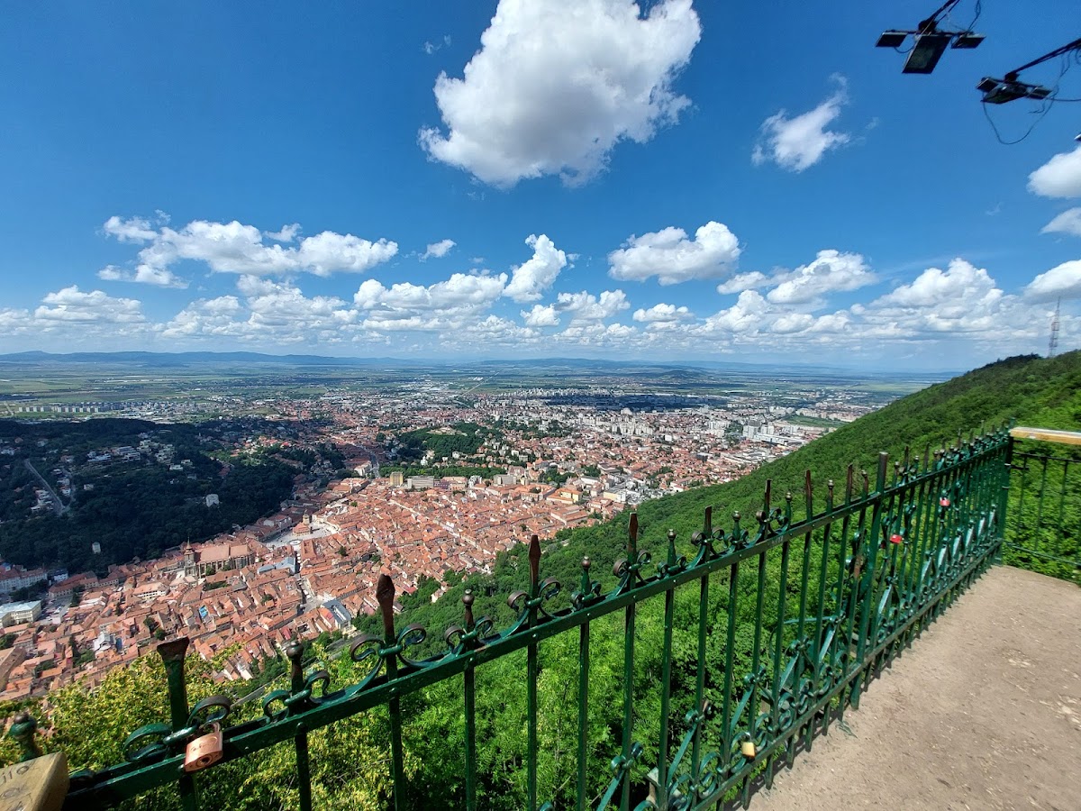 Le Drapeau de la Roumanie sur Tâmpa - foto 1