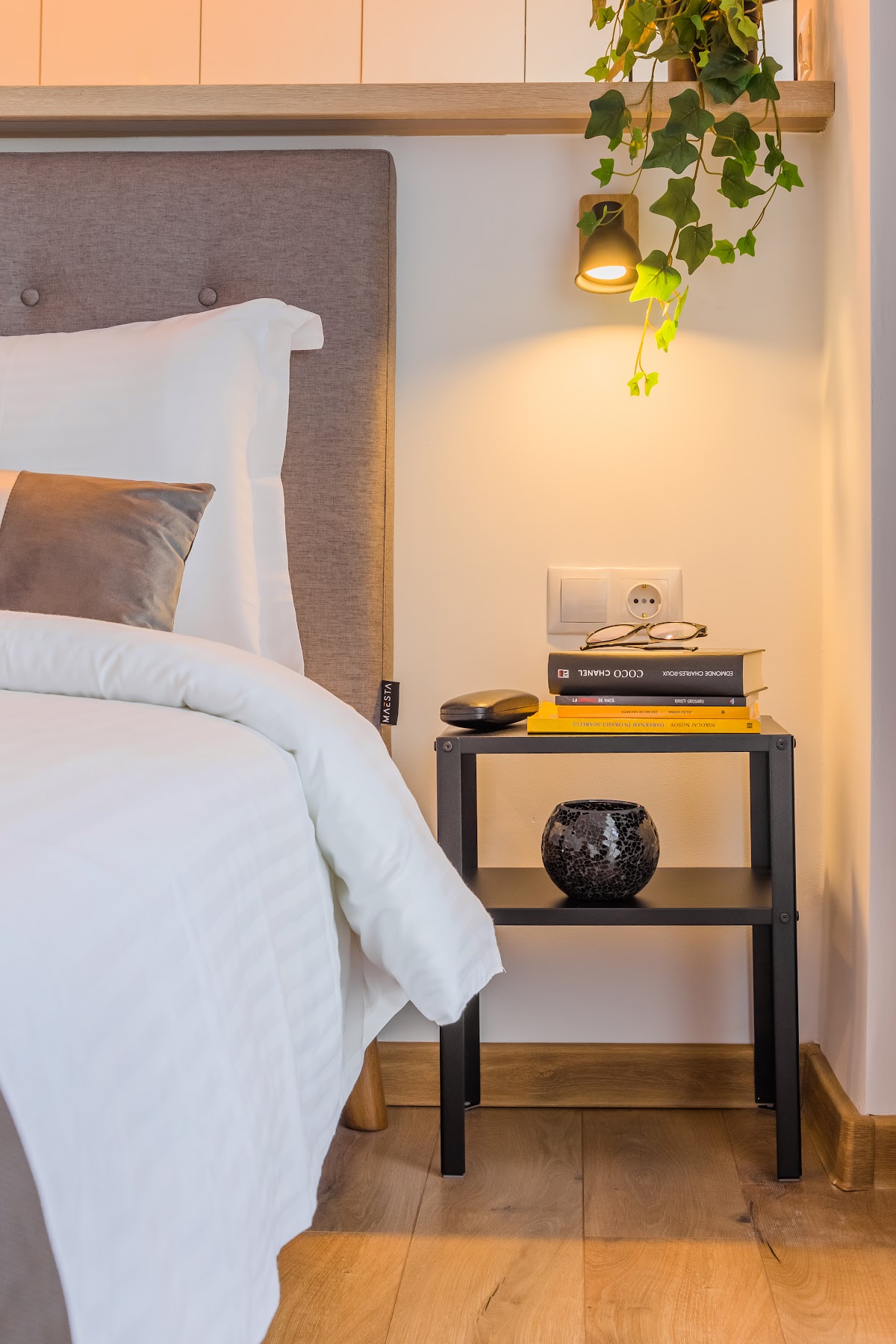 Studio 54 by MRG Apartments - Hotel Accommodation Timpuri Noi