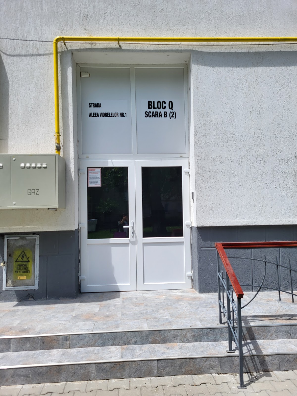 Studio Helen, Oneşti