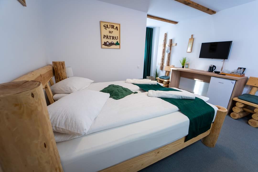 ȘURA LU' PĂTRU - foto 2