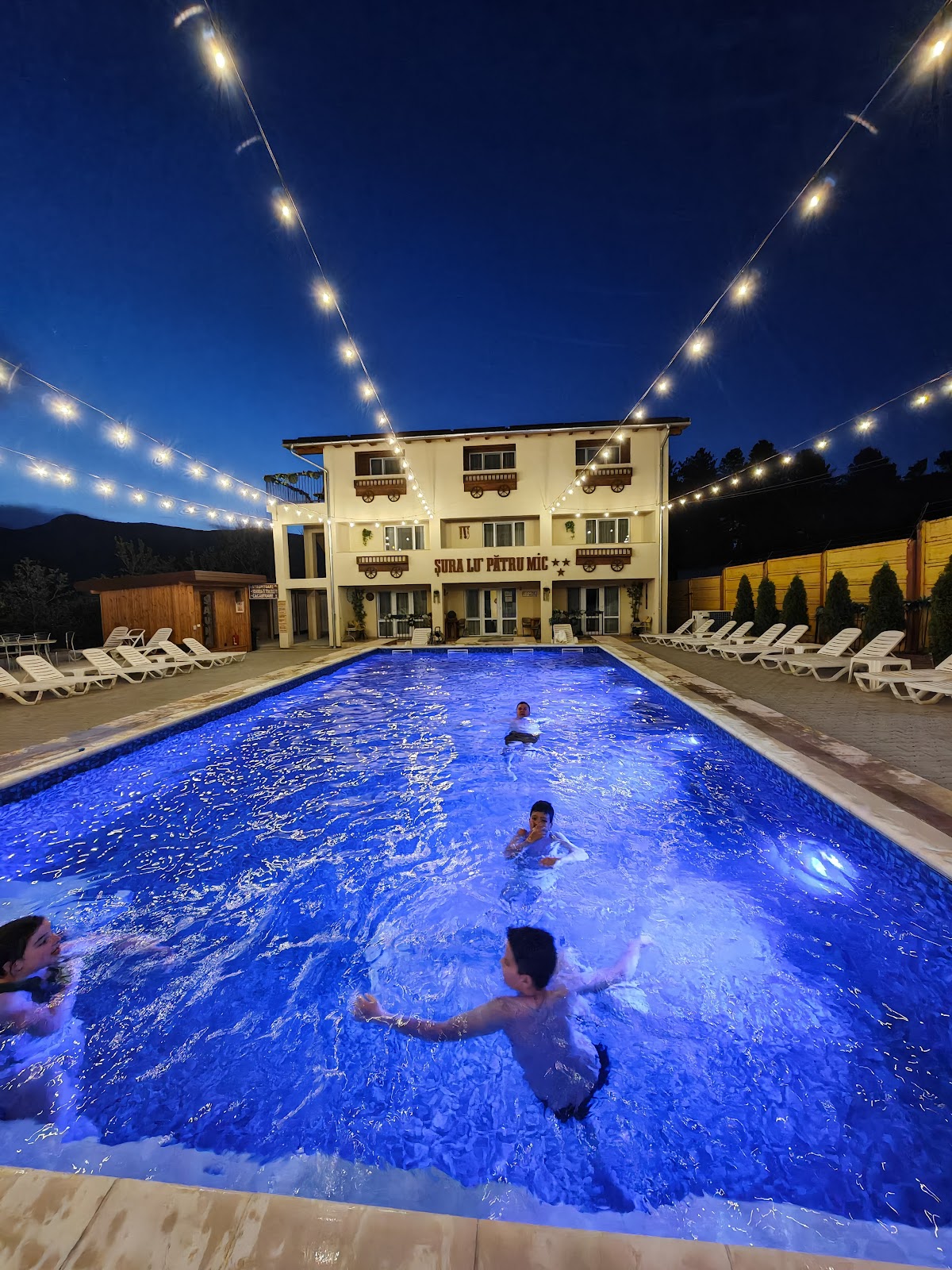 ȘURA LU' PĂTRU - foto 3