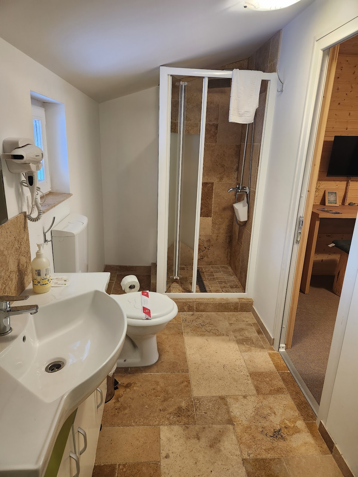 ȘURA LU' PĂTRU - foto 4