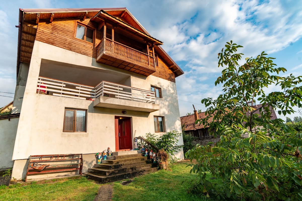 SURÂSUL MUNTELUI, Valea Hotarului