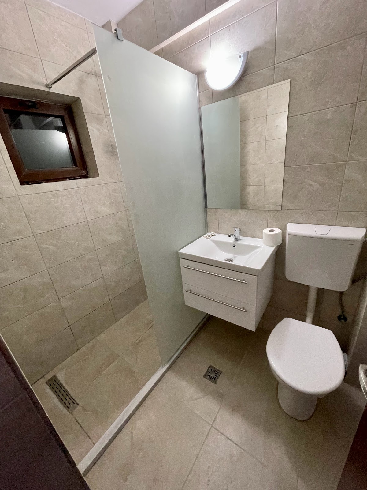 Tată și Fii, Hotel și Restaurant - foto 3