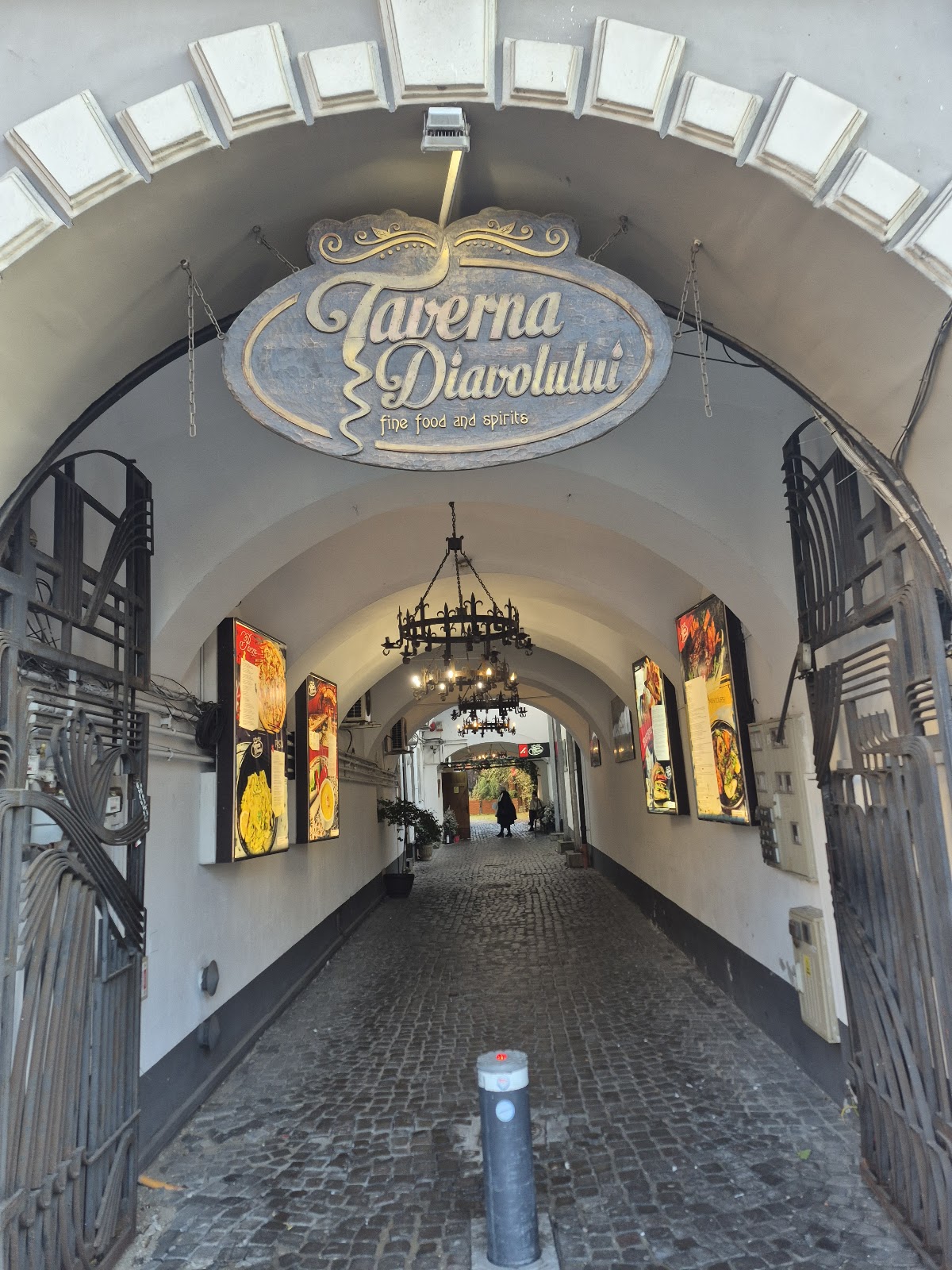 Taverna Diavolului - foto 3