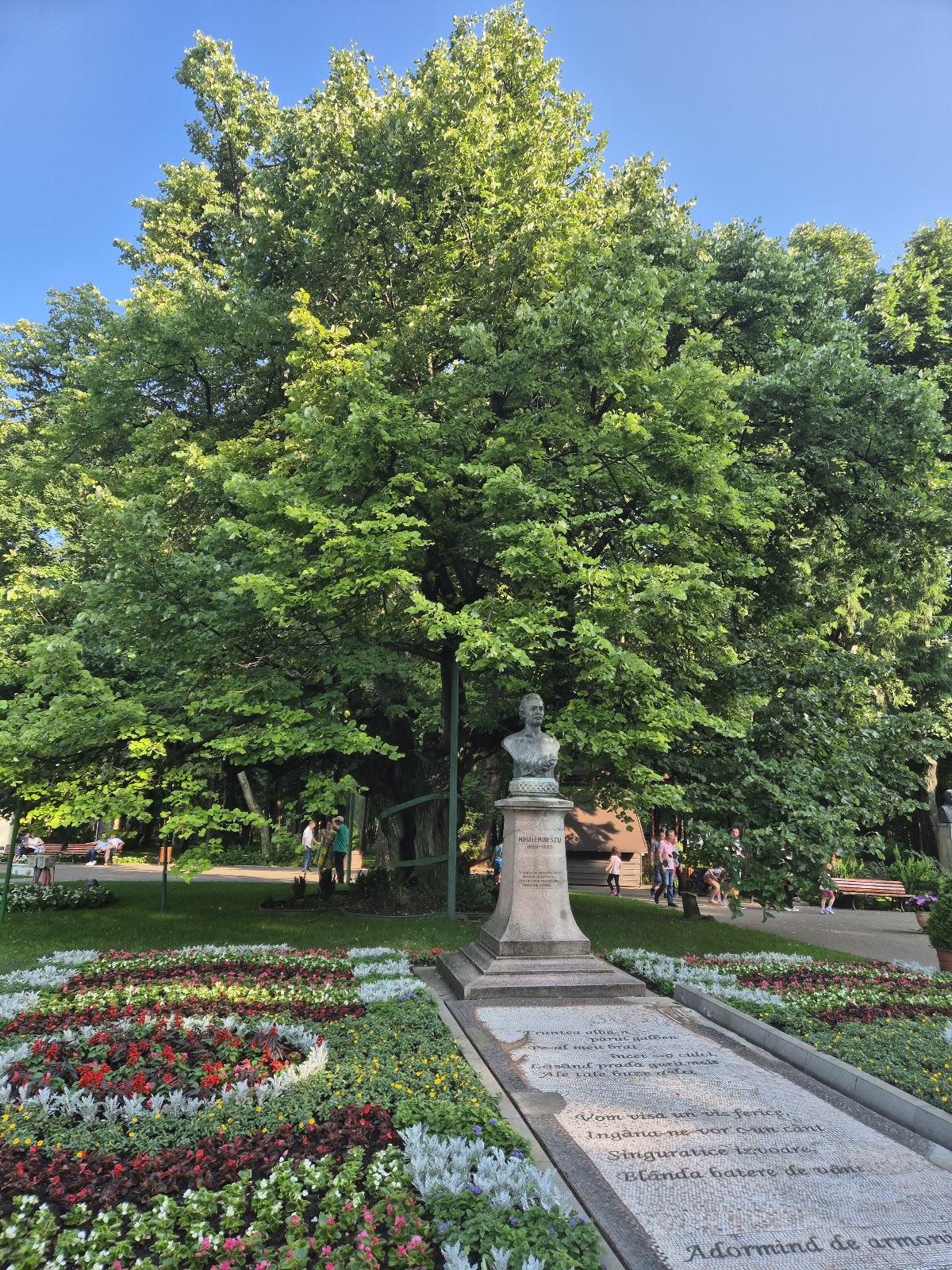 Teiul lui Eminescu - foto 2