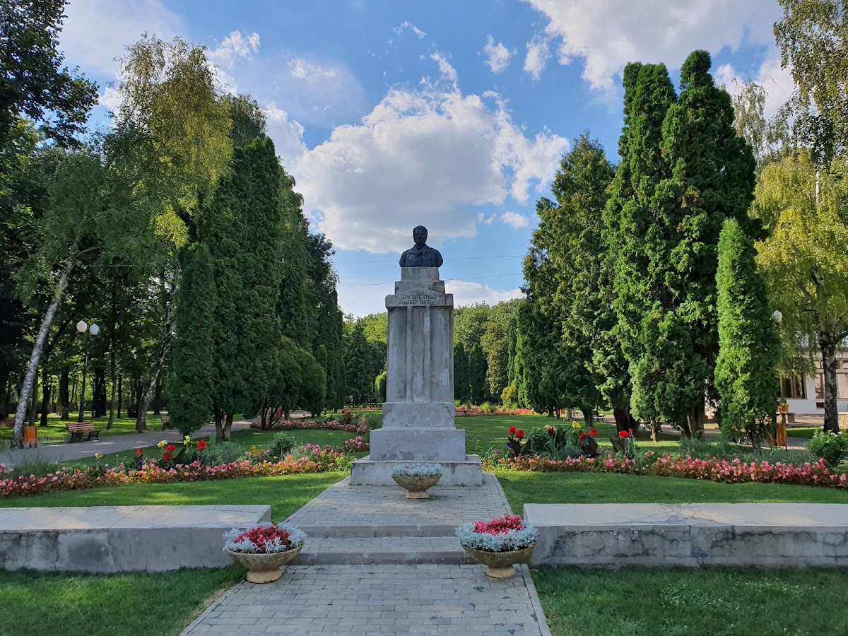 Teiul lui Eminescu - foto 5