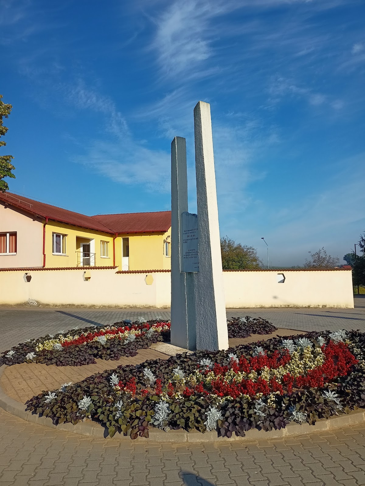 Mihai Eminescu Hársfája - foto 4