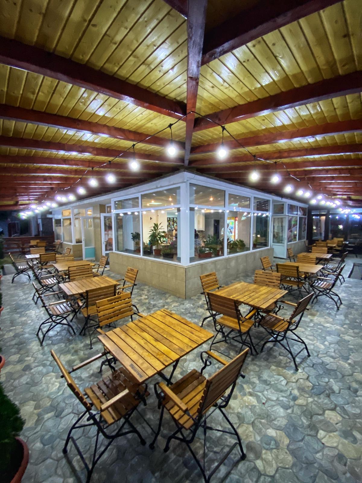 Terasa “La colț” Fieni - foto 1