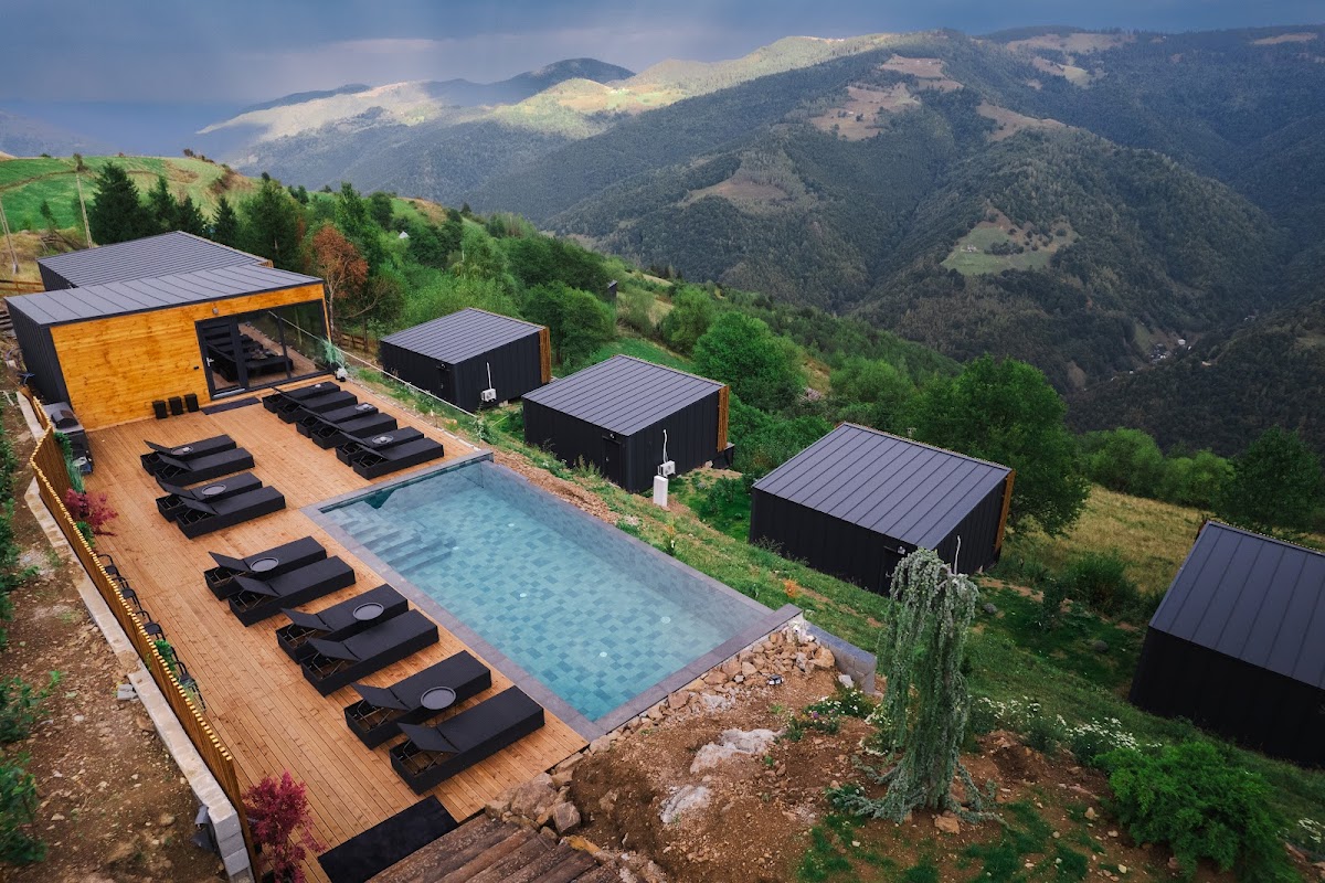 The Altitude Cabin Resort, Măguri