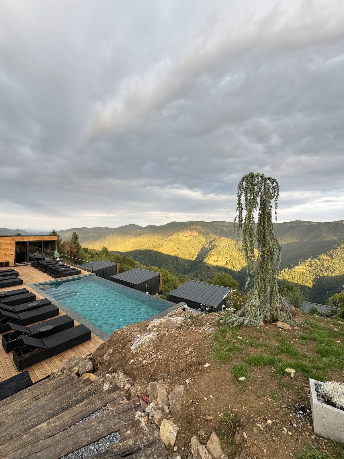 The Altitude Cabin Resort