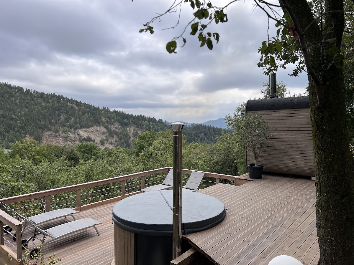 Tinutul Luanei Glamping Resort