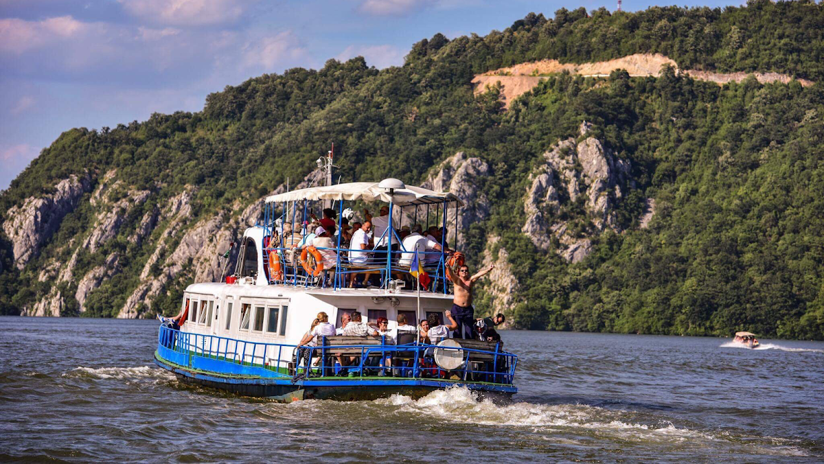 Barco Danubius - foto 1