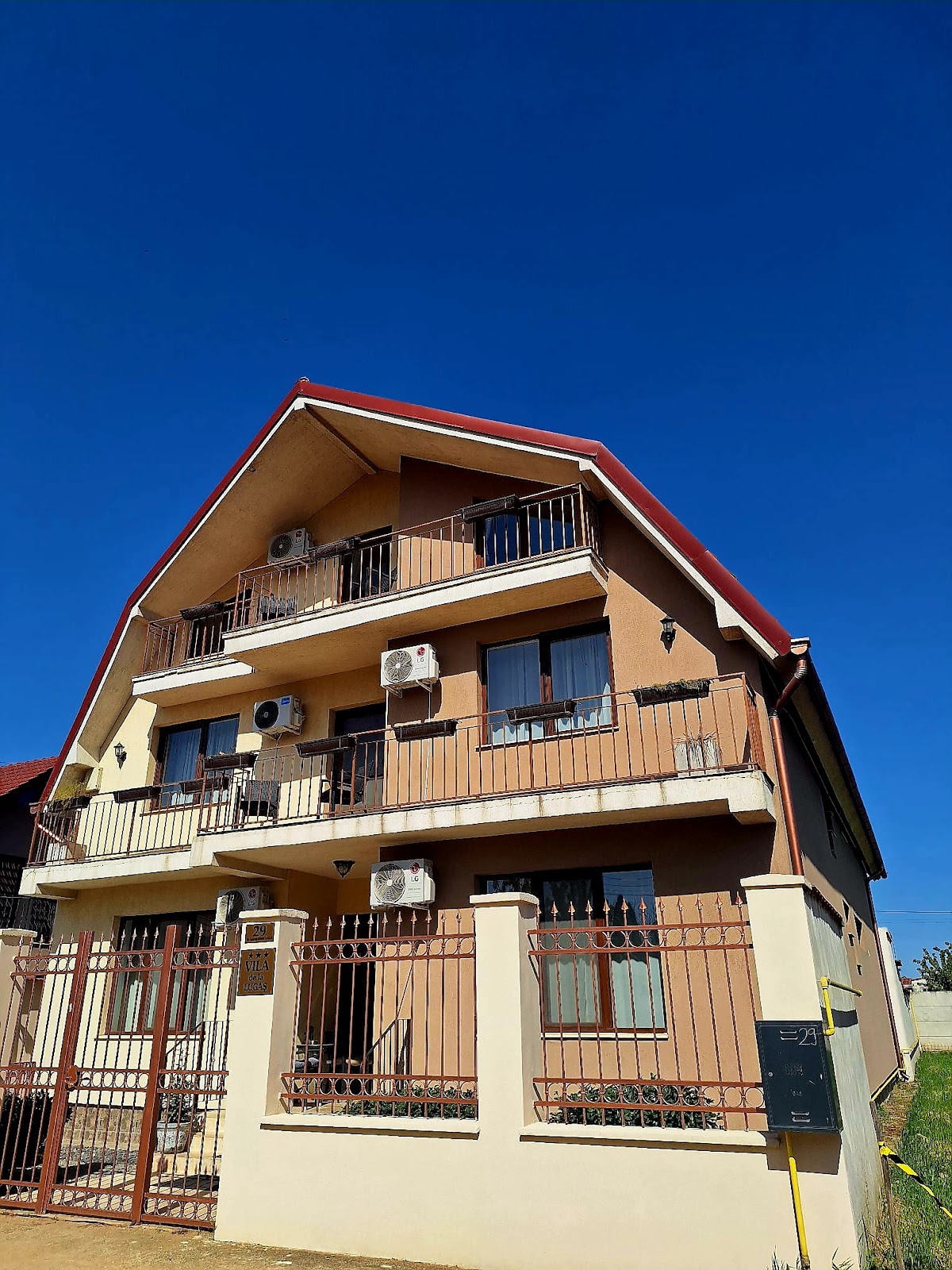 Vila De La Lugaş, Oradea