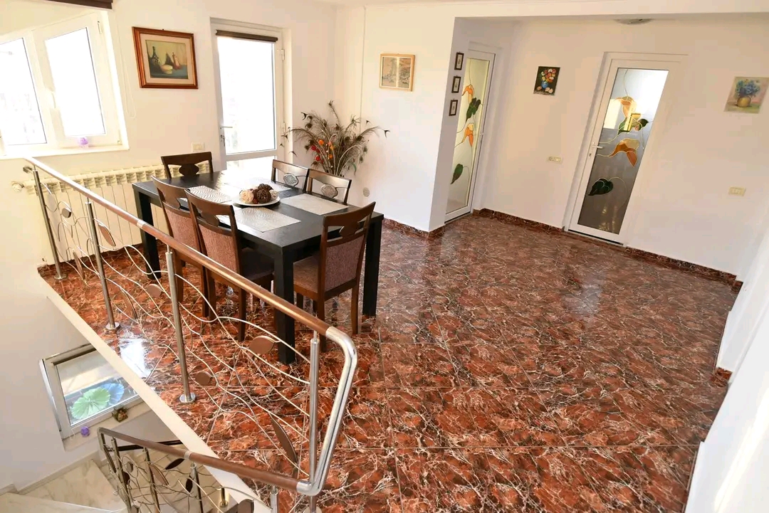 Vila si casa Kara - foto 4