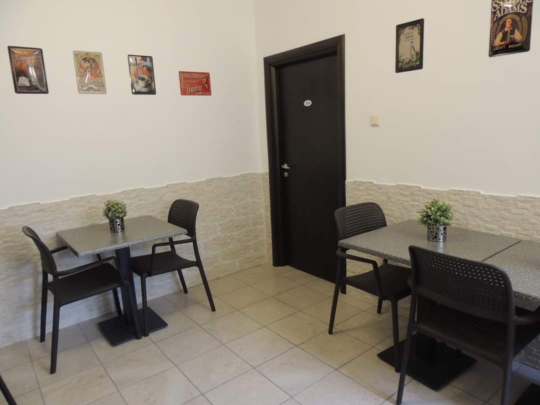 Vis A Vis Studio - szállás szállodai stílusban, önellátó stúdiókban, saját fürdőszobával
