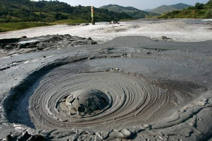 Vulcanii noroioși de la Berca - Fierbătorile - foto 2
