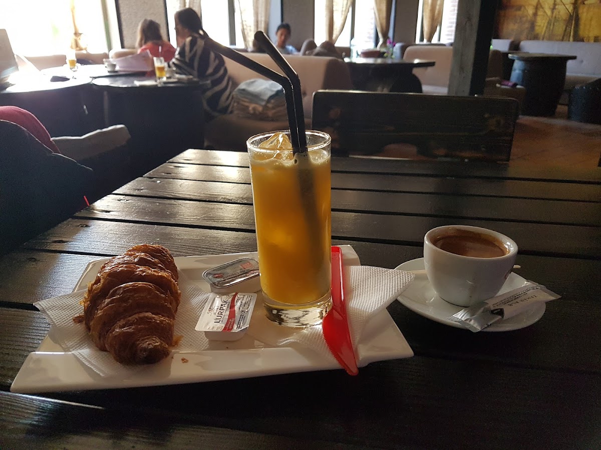 West Bar & Cafe - foto 2