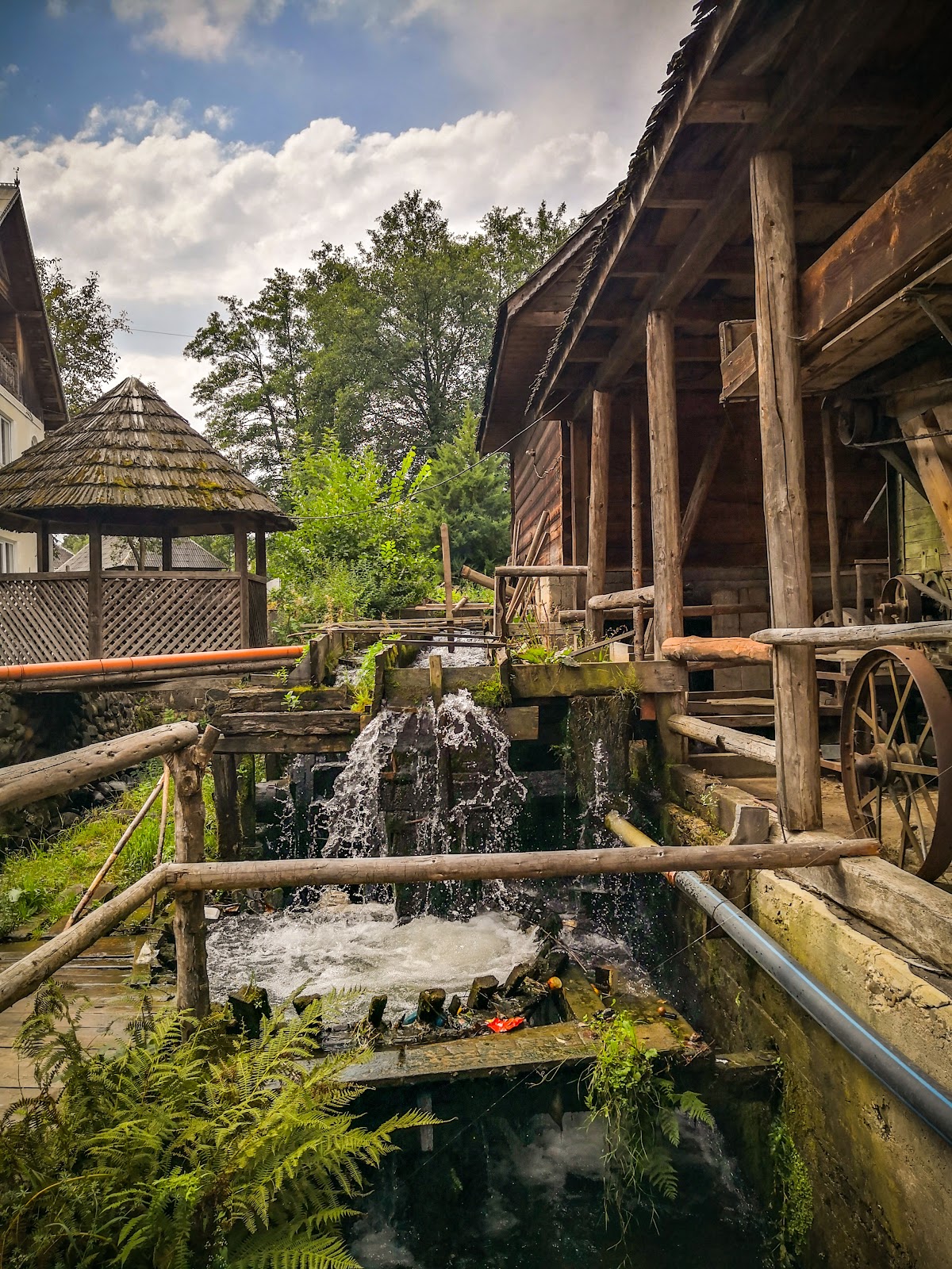 Laendliche Architektur Jugăstreni - foto 2