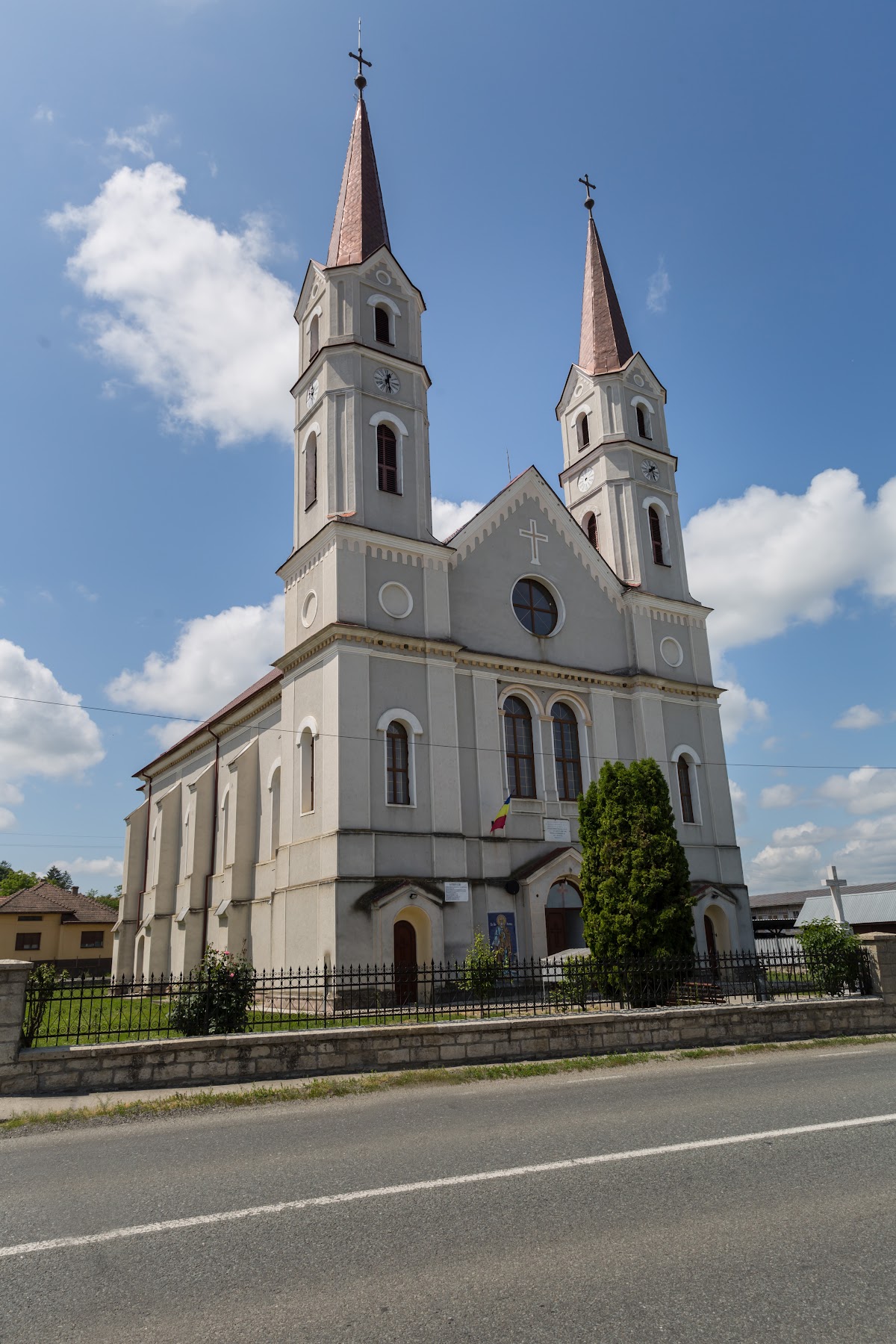 Biserica centrala Şomcuta Mare