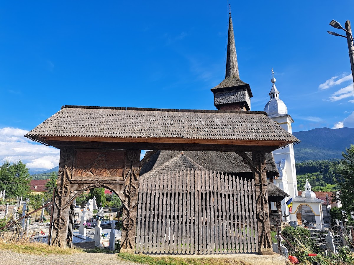 Iglesia de Madera "Santos Arcángeles Miguel y Gabriel"