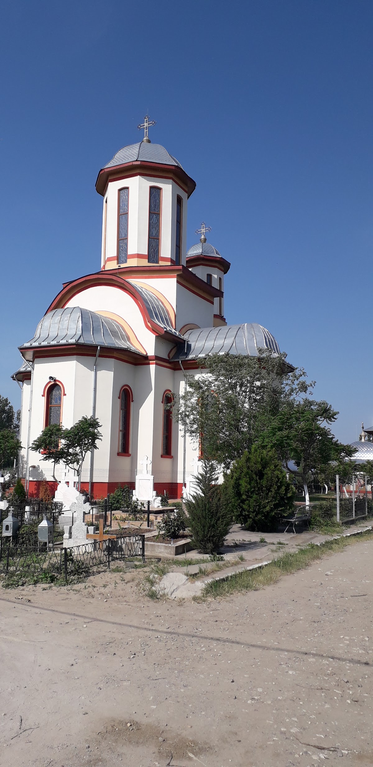 Iglesia de la Natividad de la Santa Virgen y Santos Constantino y Elena - Oltenița