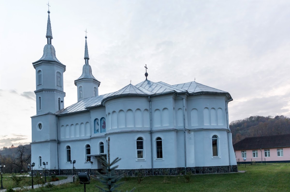 Biserica veche din Făureşti