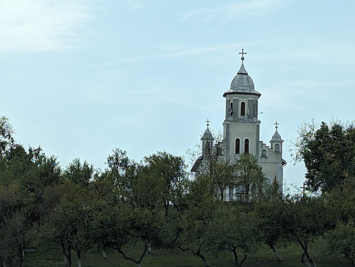 Biserica veche din Rodina