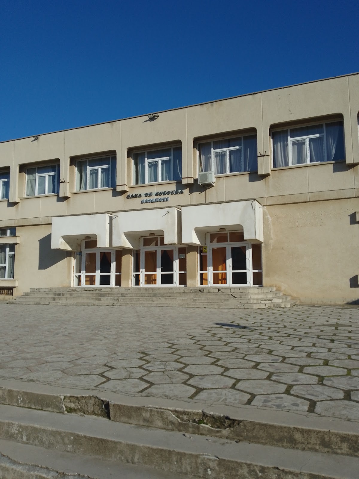 Casa de Cultură „Amza Pellea”