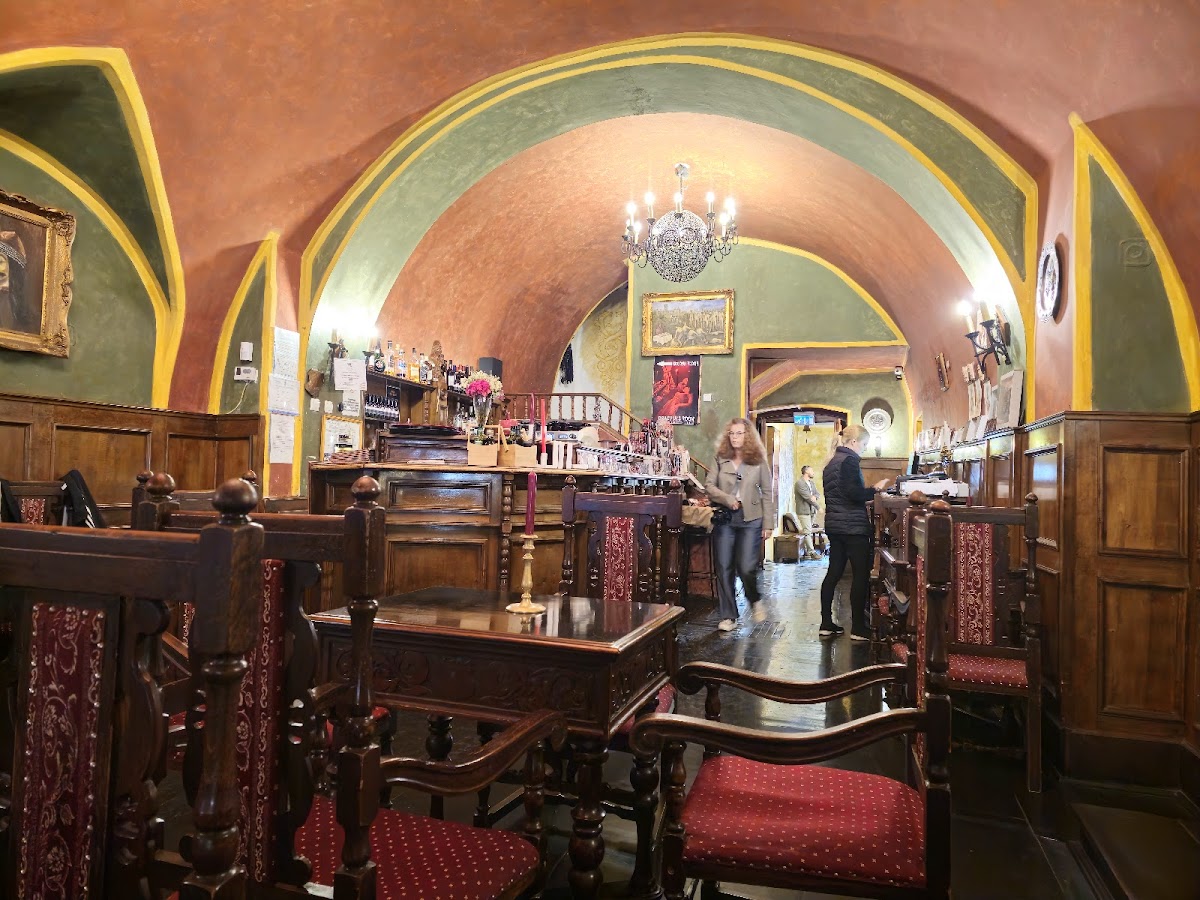 Casa lui Vlad Dracul - foto 3