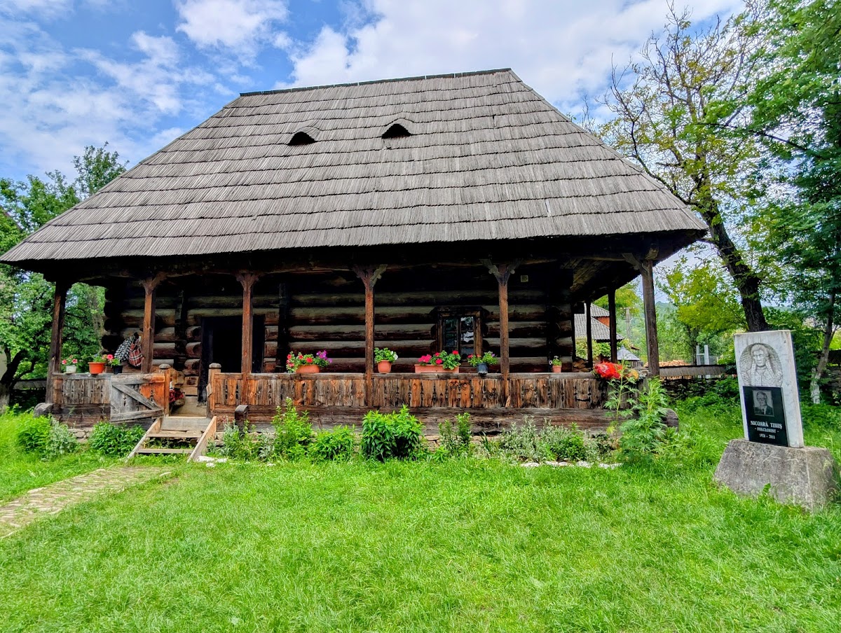 Centrul civic Dragomireşti