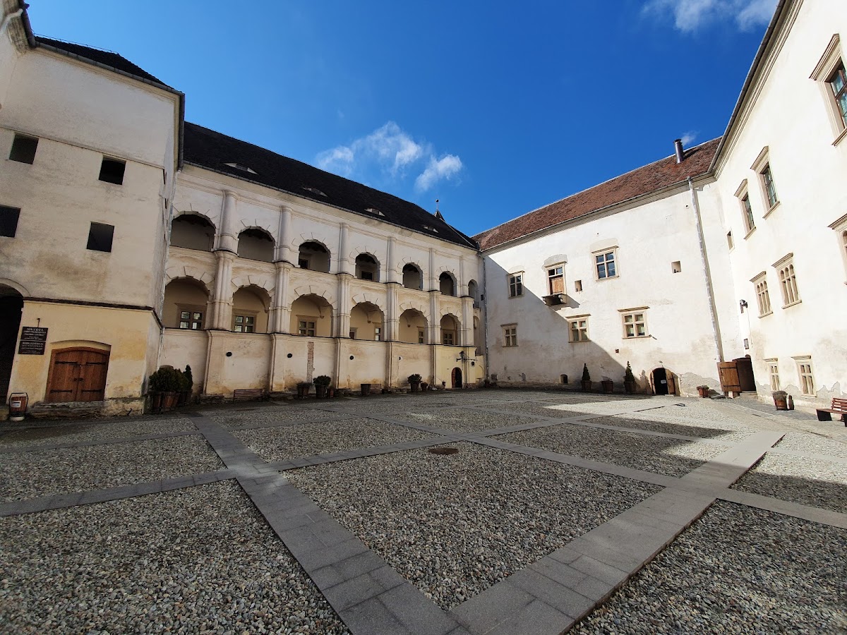 Cetatea Fagaras - foto 2