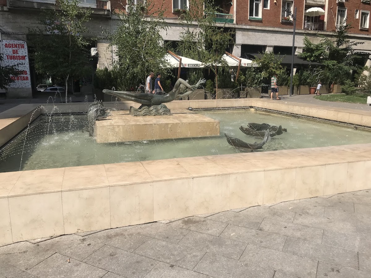 Fuente "Chica en las Olas"
