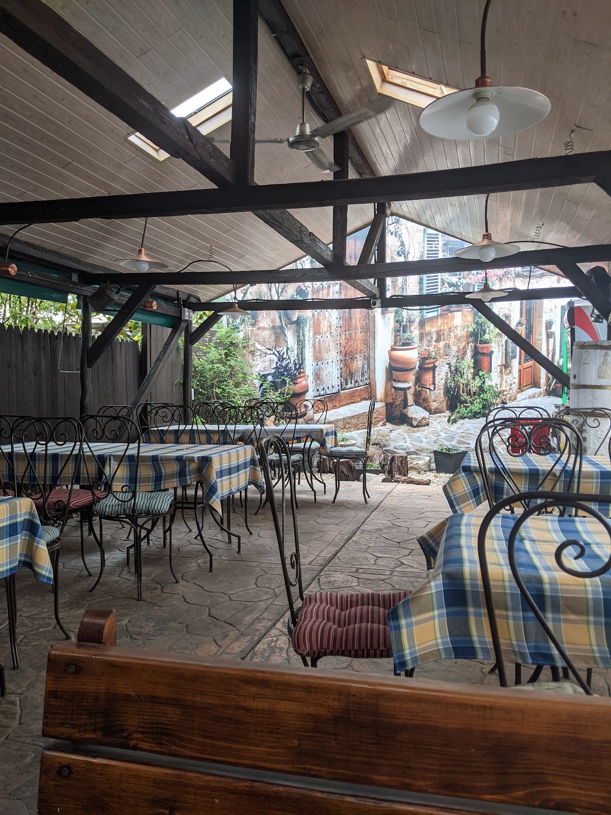 A Taverna casa Bucur
