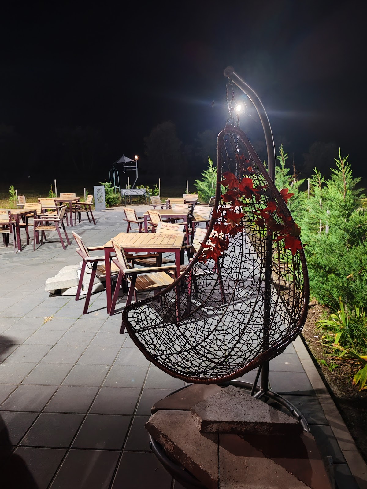 Le Jardin Bistro & Lounge