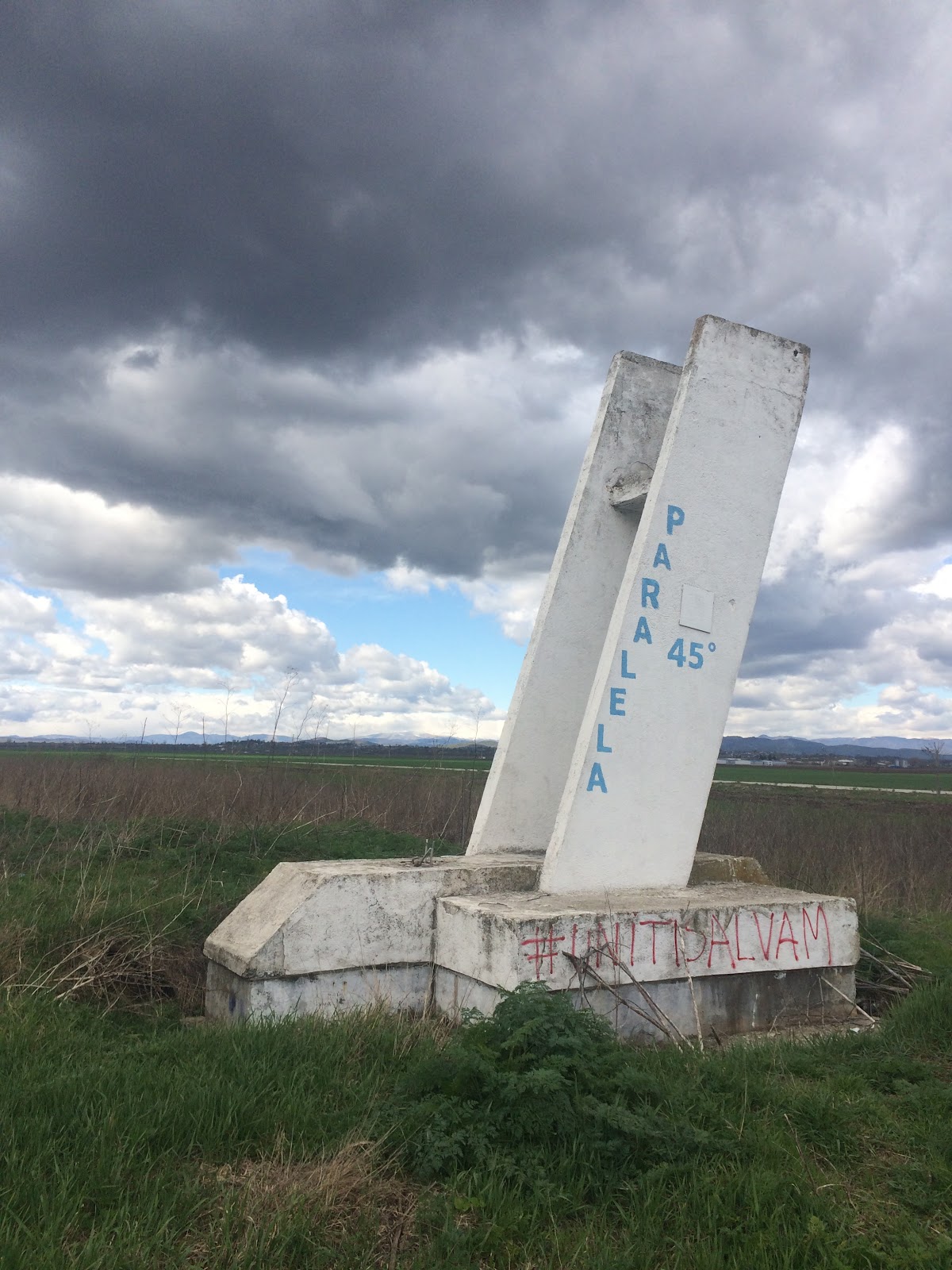 Monumento Paralela 45 DN1