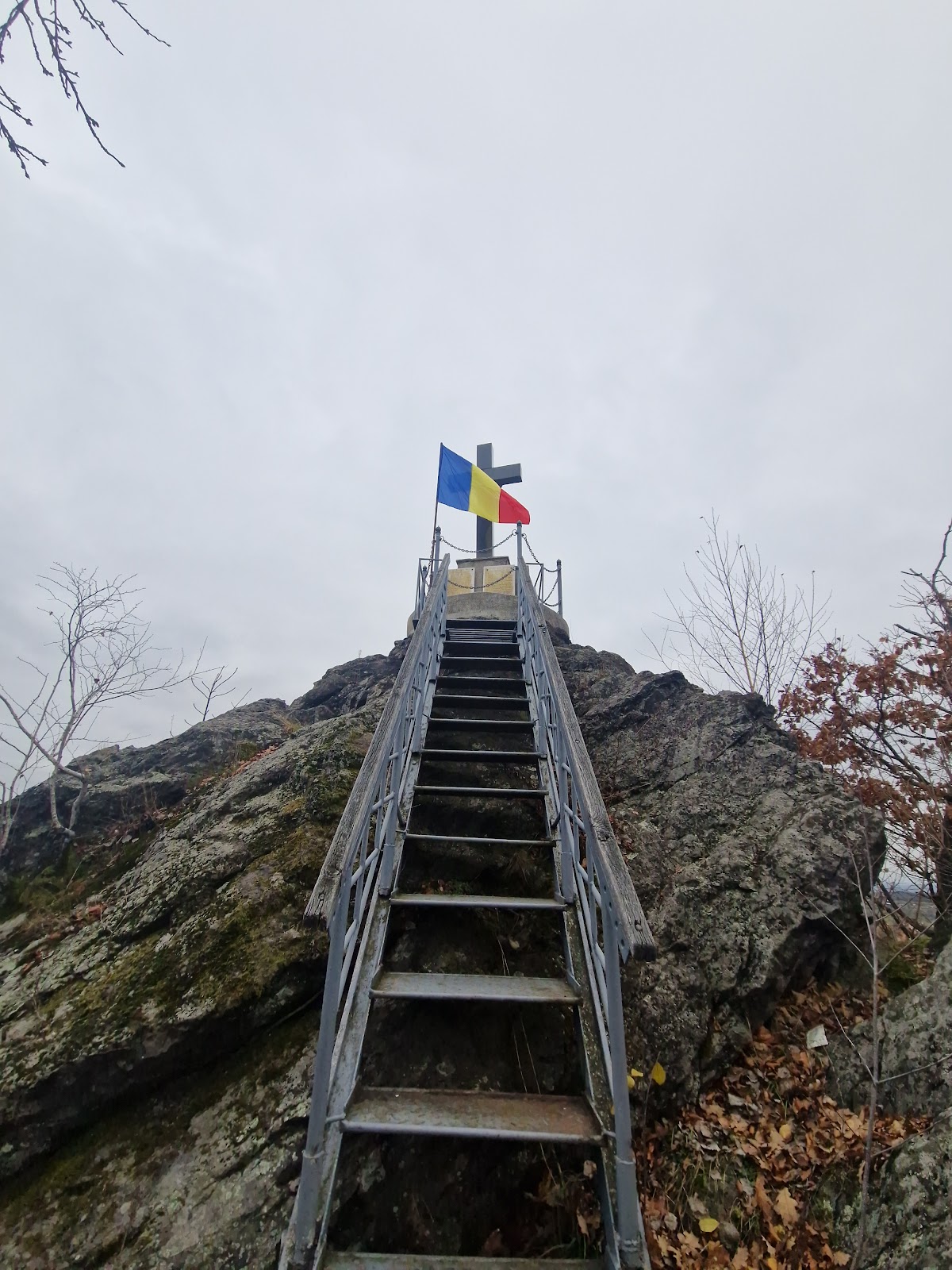 Monument aux heros Corneşti