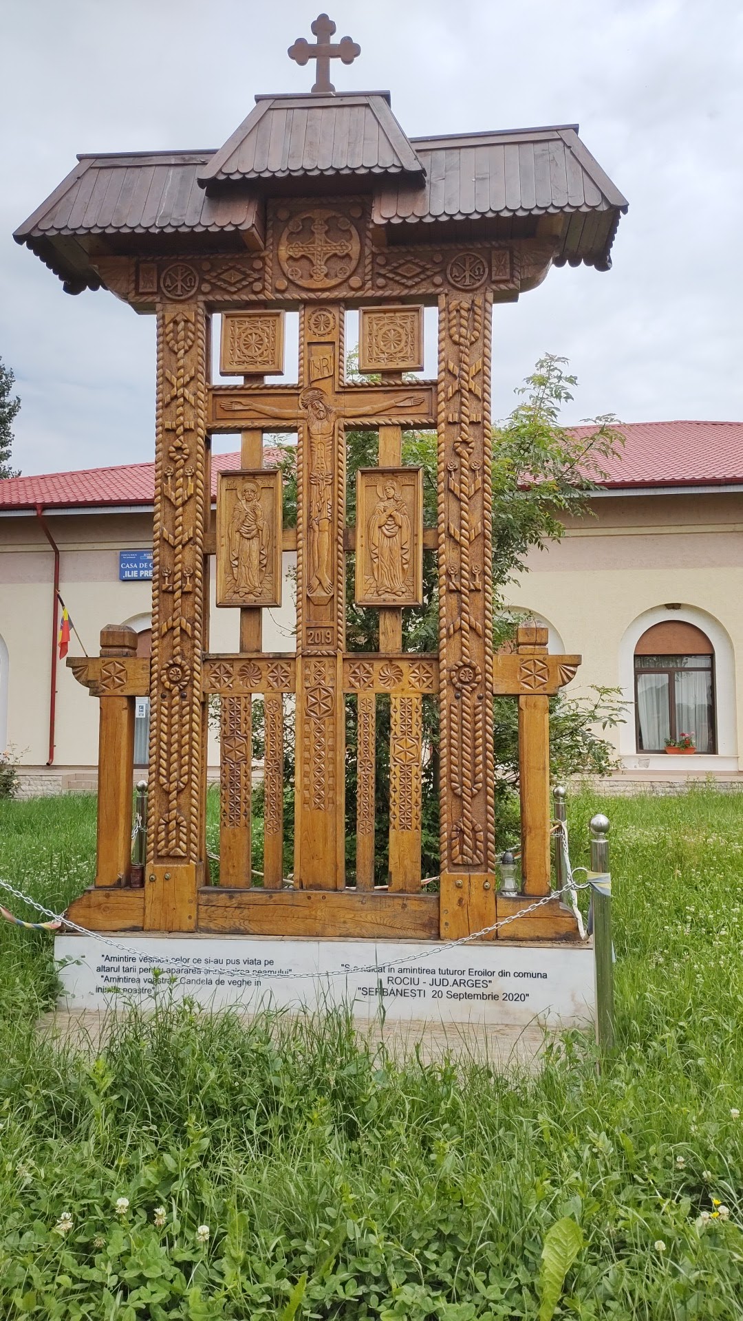 英雄纪念碑 Dăneşti