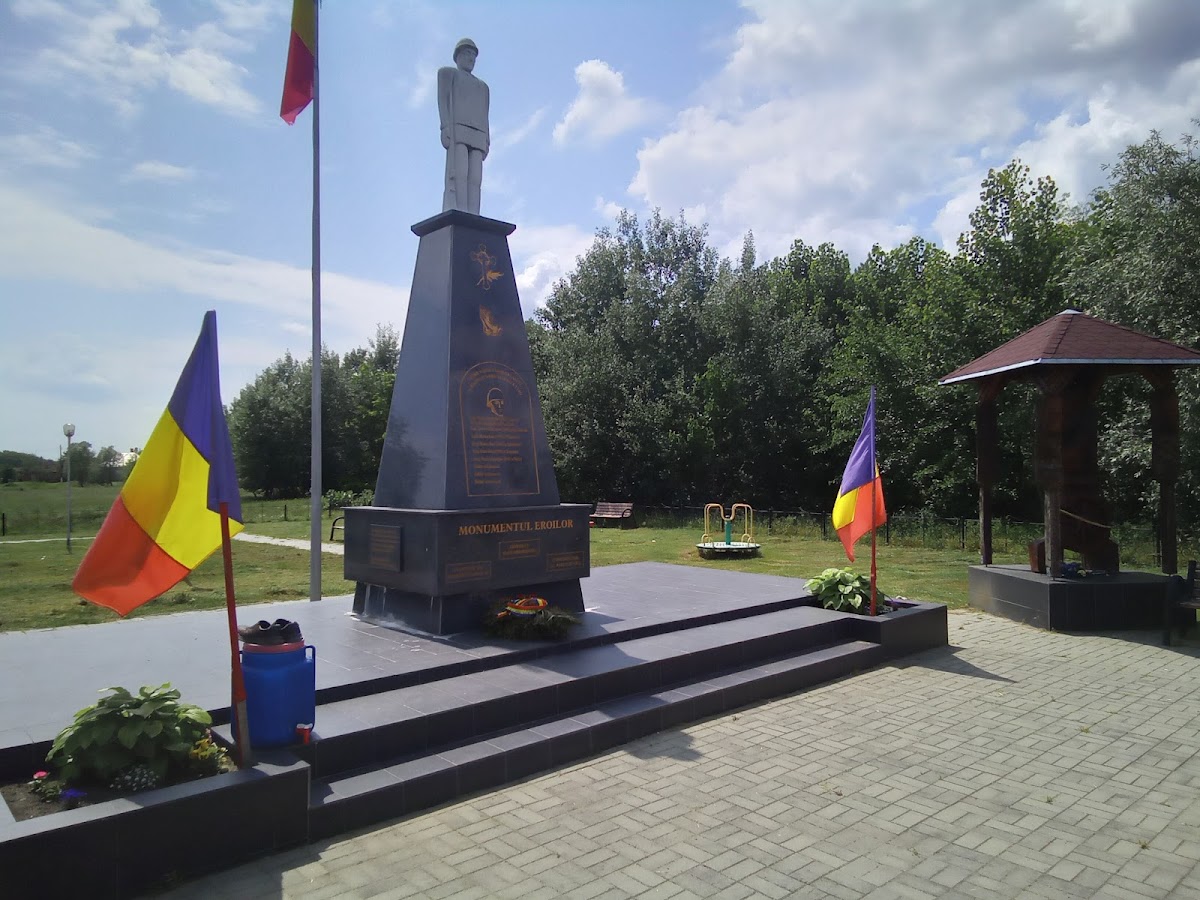 英雄纪念碑 Tohat