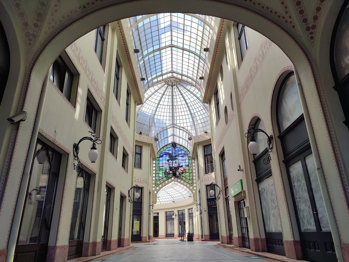 Palatul Vulturul Negru - foto 2