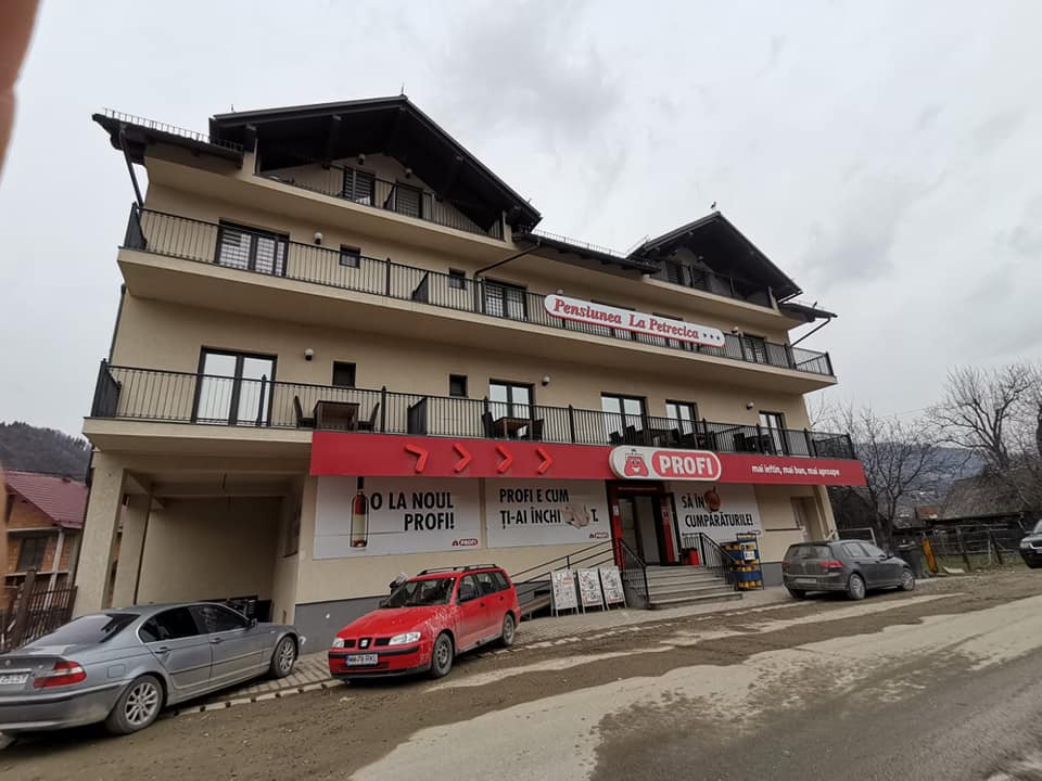 Pension "La Petrecica"