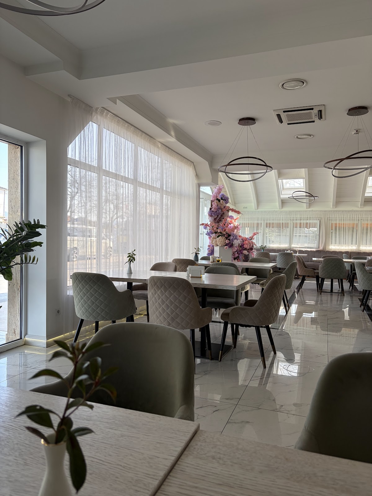 Restaurant Lescaci Oil