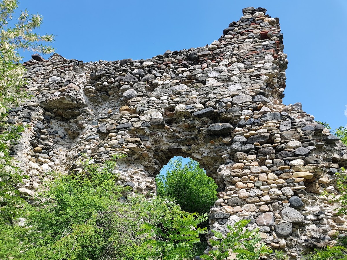 Ruinas de la fortaleza Landeskrone en Tălmaciu