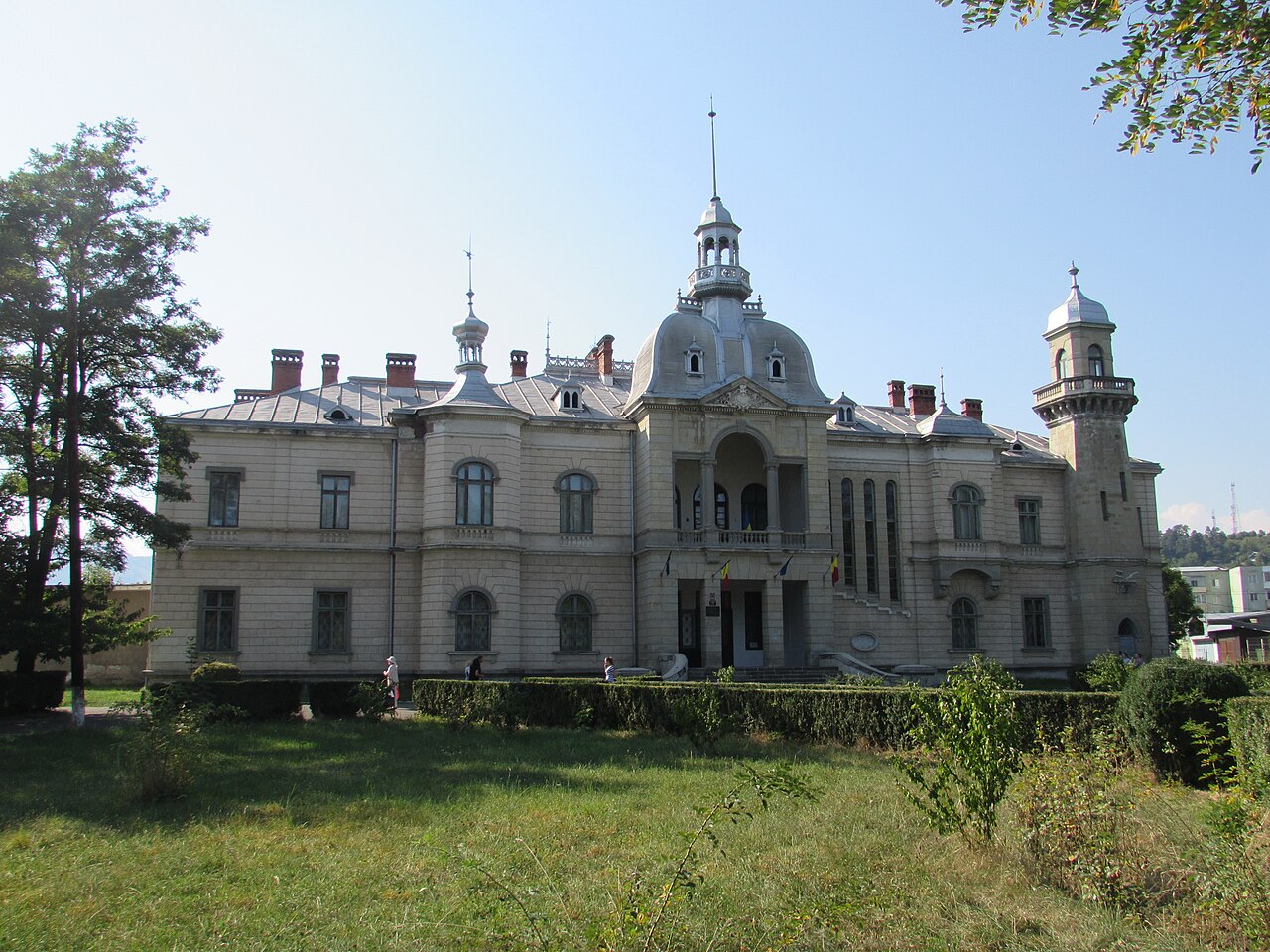 Comăneşti
